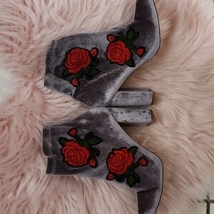 Brand New LILIANA FAUX CRUSHED VELVET ANKLE BOOTIES W/ROSE DETAIL-7